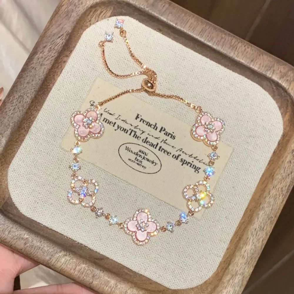 1280C758 C126 4270 95A6 44EB825432D7 1000x1000